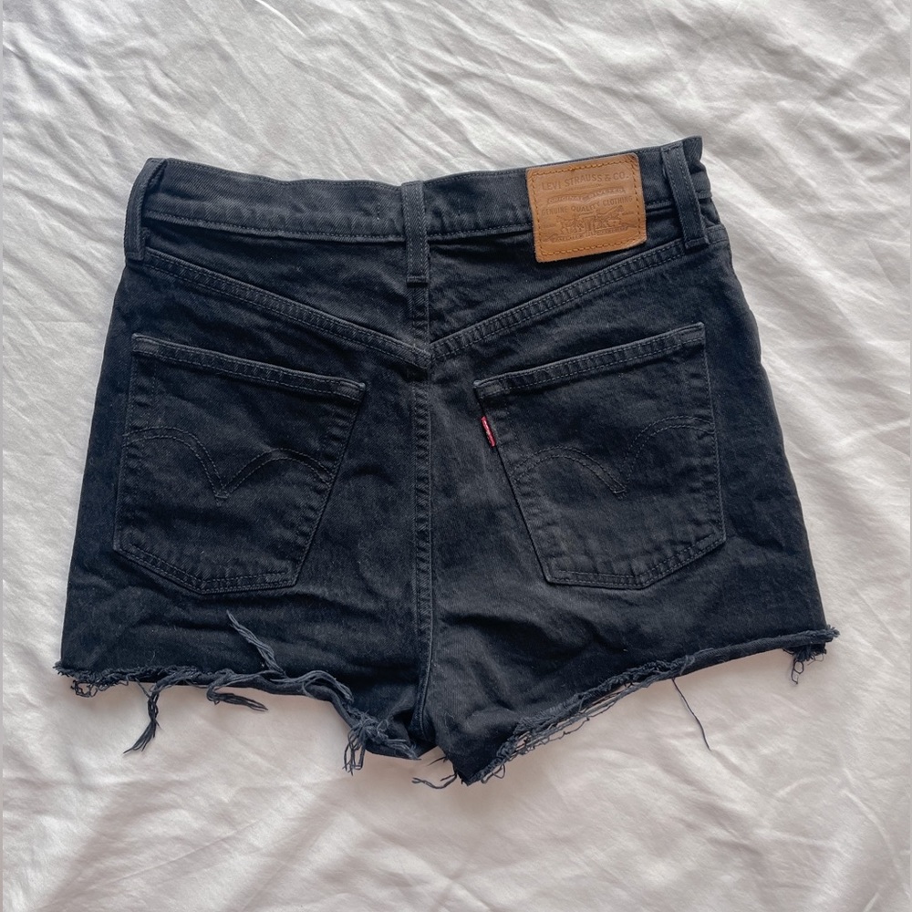 Levi’s | Ribcage Shorts - Picture 3 of 6